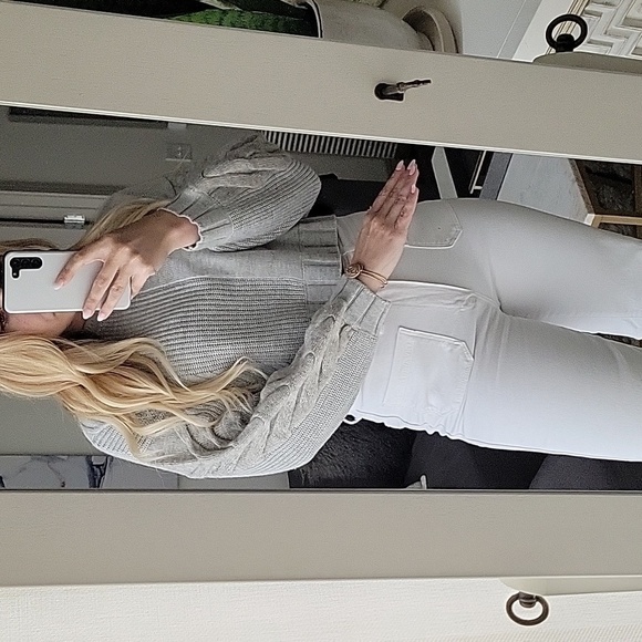 initial NWT Pullover Cropped, Light Grey - Picture 6 of 13